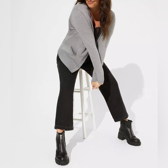 Torrid every day soft V-neck pocket cardigan, sweater, gray 0X size 12 NWT - Picture 4 of 5